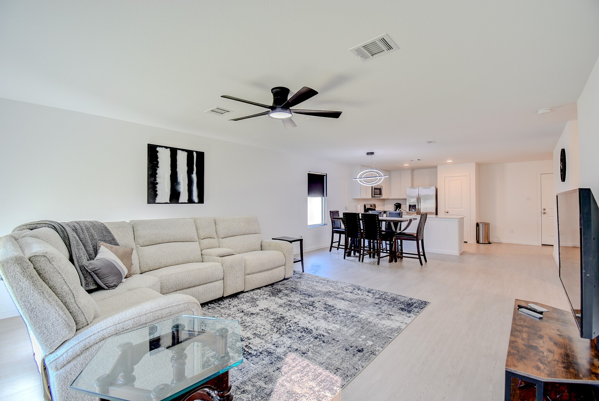 Building Photo - 410 Emma St