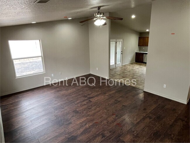 Building Photo - 3 Bed/2 Bath, 1,350 Sq. Ft. Home in SW Albuquerque