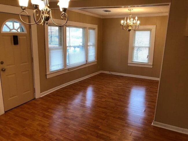 Building Photo - 1406 E Fairview Ave