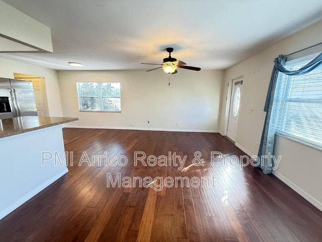 Building Photo - 2202 Clubhouse Dr