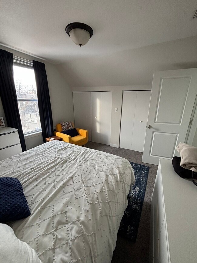 Building Photo - 1644 N Hermitage Ave