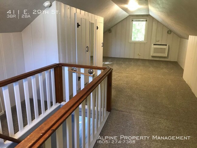 Building Photo - 3 Bed/2 Bath Home Near McKennan Park!