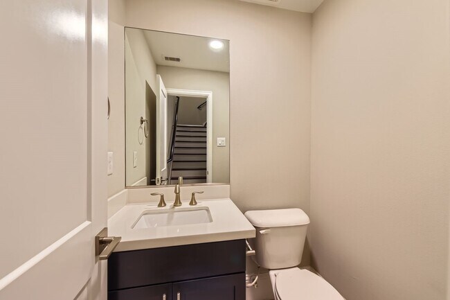 Building Photo - 407 N Nagle St