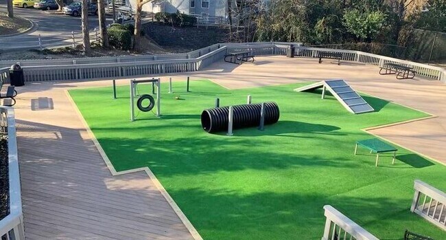 Building Photo - 7100 Roswell Rd