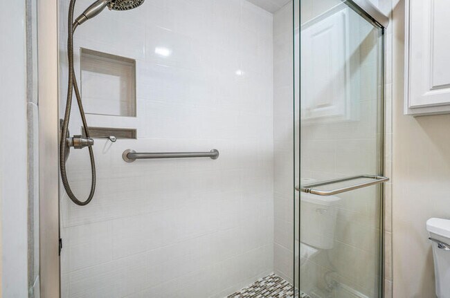 Building Photo - 188 Moccasin Trail N