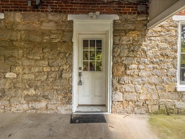 Building Photo - Open House 24th 10:30 to 11:30 AM