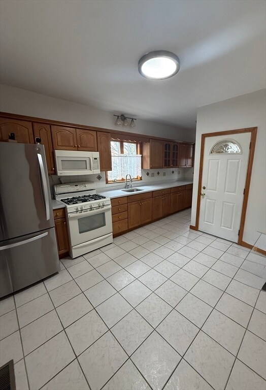 Building Photo - 44 Colberg Ave