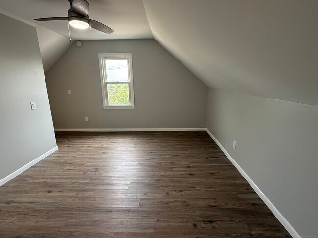Building Photo - 37 Quintard Ave