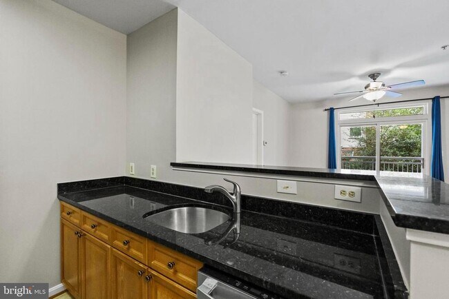 Building Photo - 801 S Greenbrier St