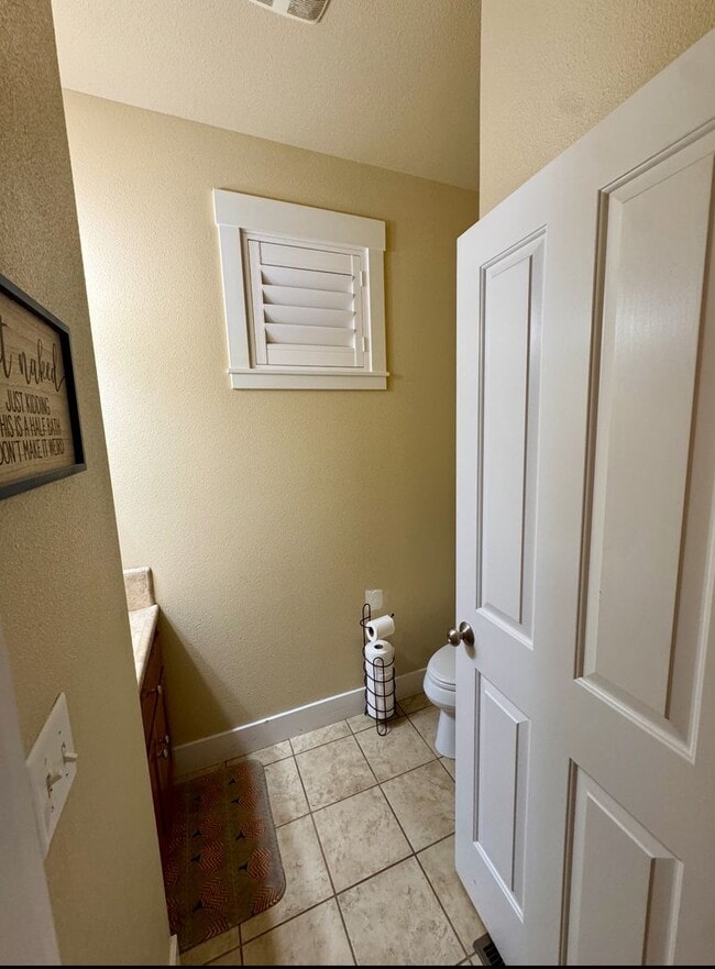 Building Photo - 2610 E 20th St