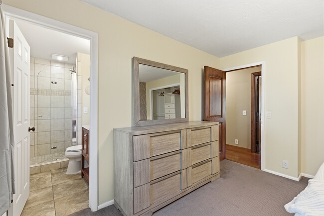 Building Photo - 8682 Alpen Cir