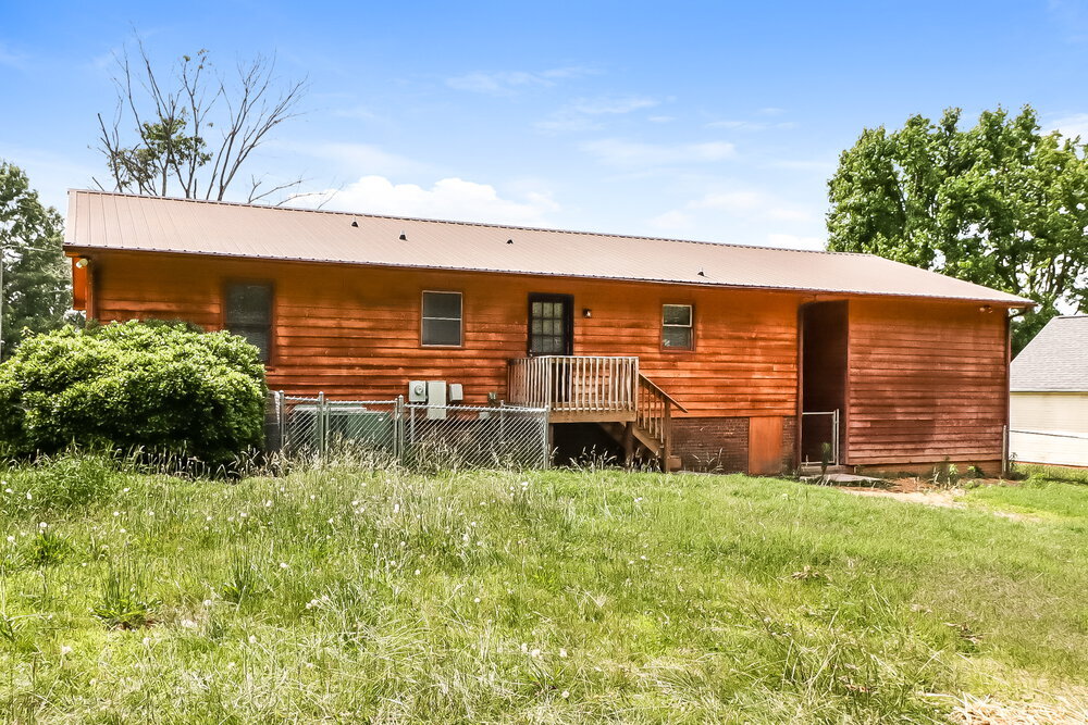 Building Photo - 1110 Jennifer Ln