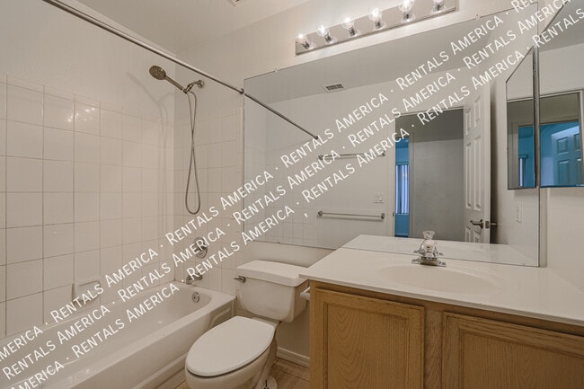 Building Photo - 7158 E Juanita Ave