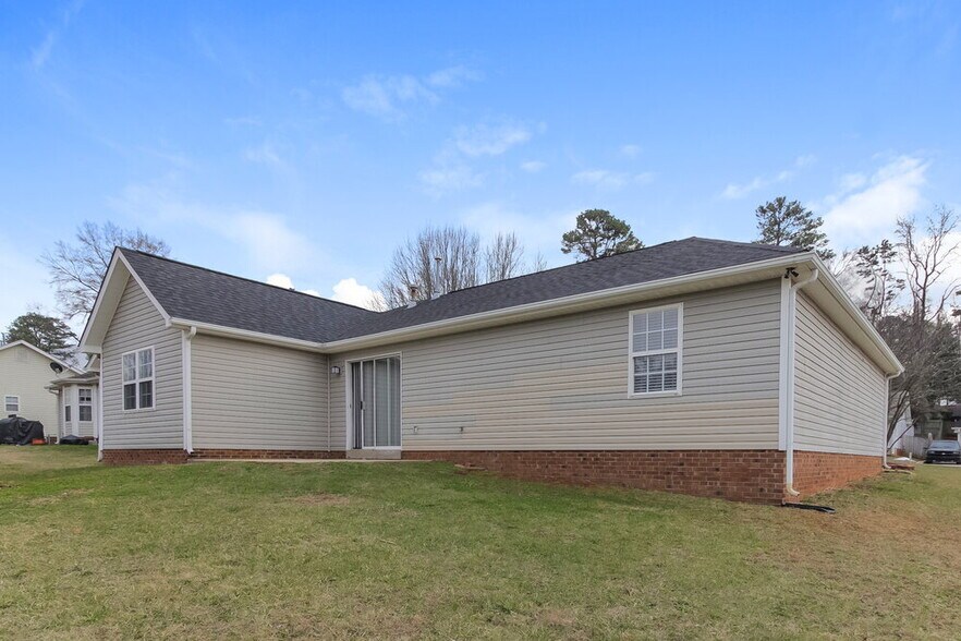 Building Photo - 7218 Kavan Hunter Dr