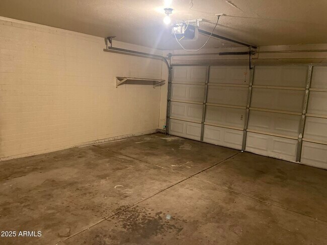 Building Photo - 1327 W Straford Dr
