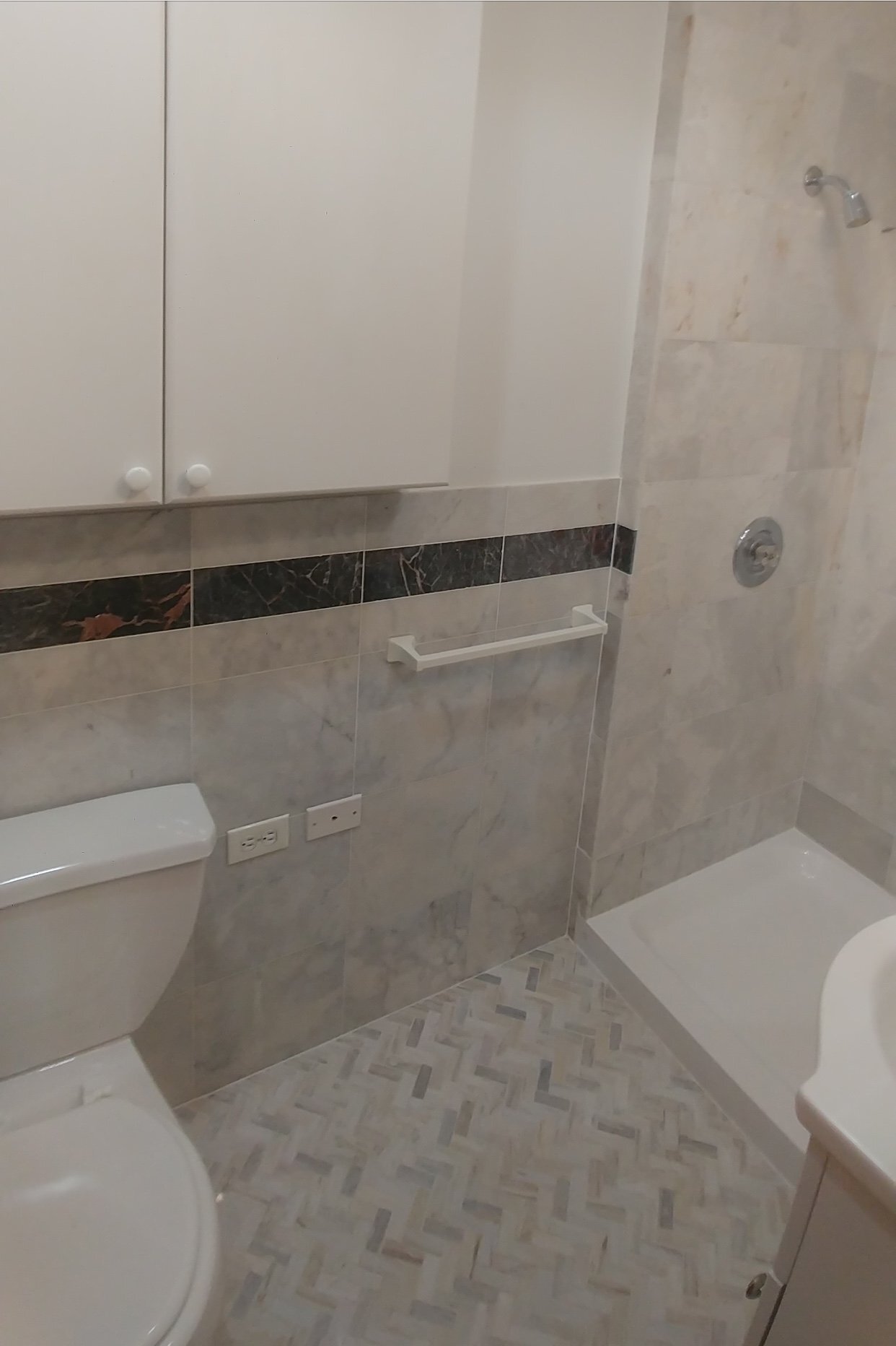 Building Photo - 196 W 9th St