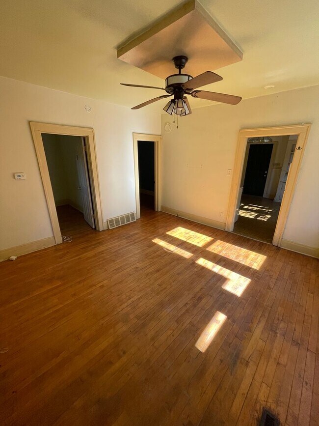 Building Photo - 3 Bedroom 1 Bath in the heart of Lower Eas...