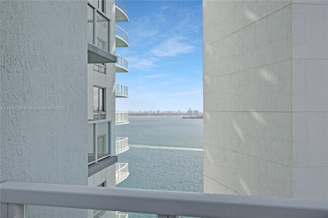 Building Photo - 1900 N Bayshore Dr
