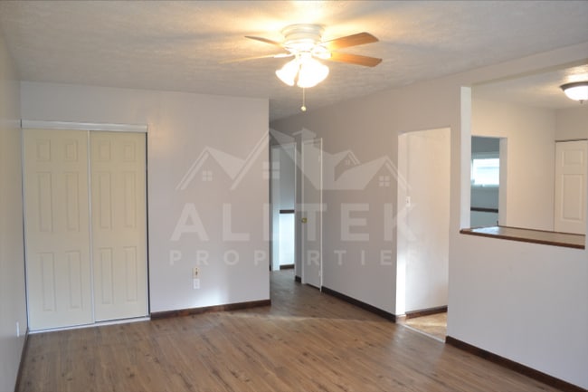 Building Photo - 489 Southward Dr