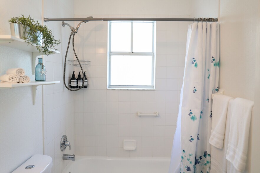 Building Photo - 1333 S Madison Ave