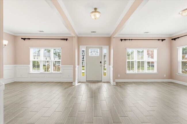 Building Photo - Welcome to Your Ideal Home: Where Luxury a...