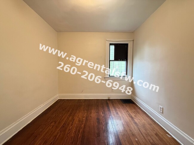 Building Photo - 811 Columbia Ave