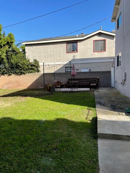 Building Photo - 2215 Mathews Ave