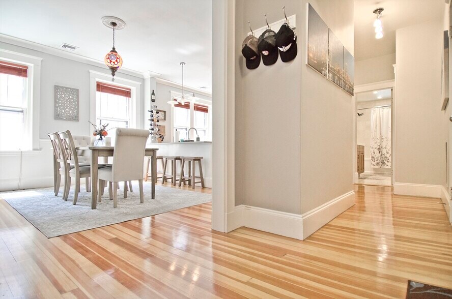 Building Photo - 487 Talbot Ave