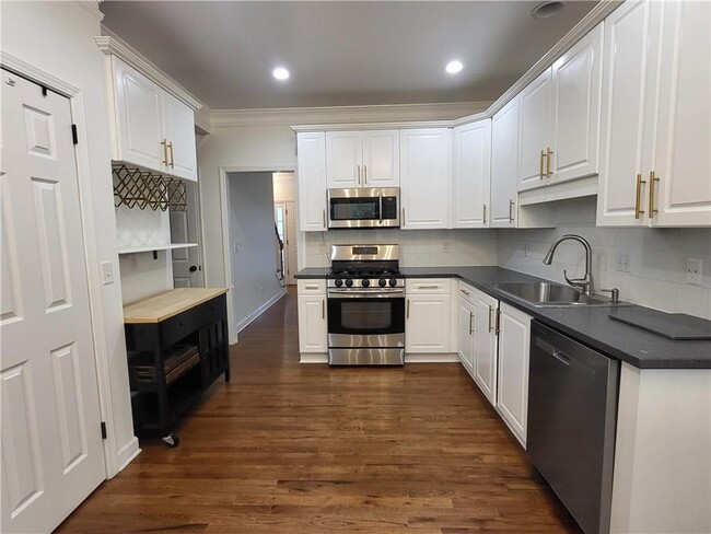 Building Photo - 1155 Davis Pl NW