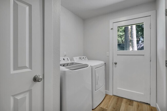 Building Photo - 1103 Galloway St