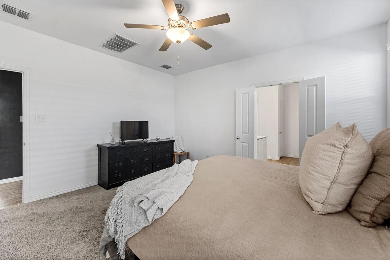 Building Photo - 7101 Crepe Myrtle Ave