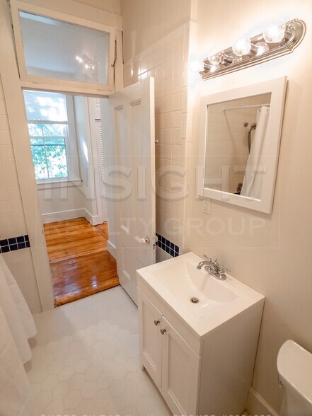 Building Photo - 61 Pond St