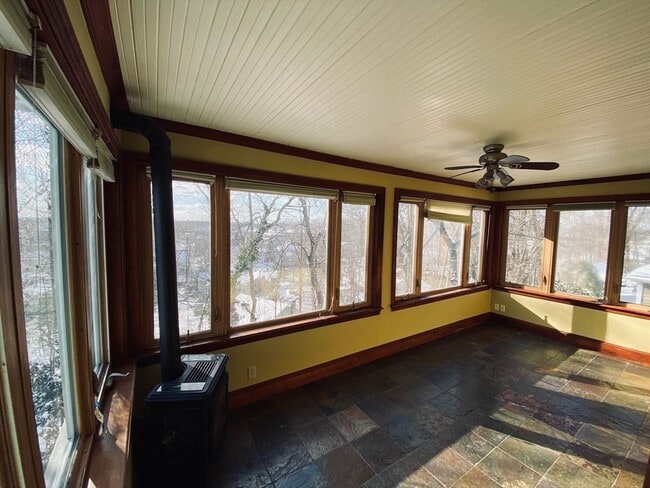 Building Photo - 4-4 Sunset Hill Rd