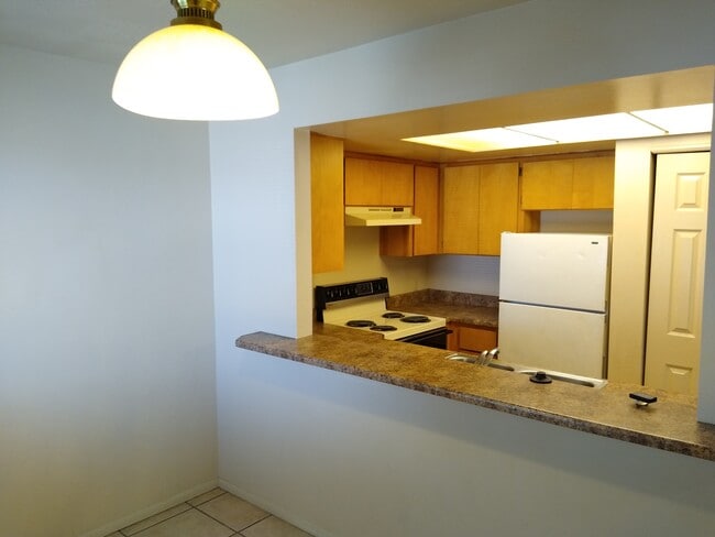 Building Photo - 171 College Way