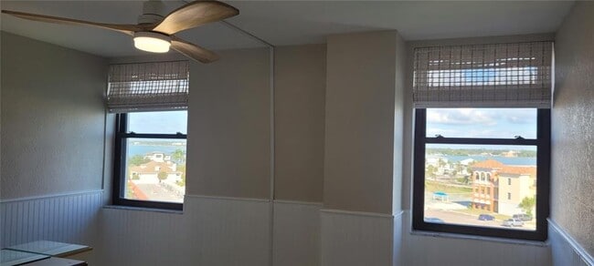 Building Photo - 10355 Paradise Blvd