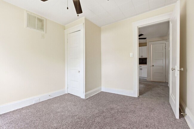 Building Photo - 689 Midland Ave
