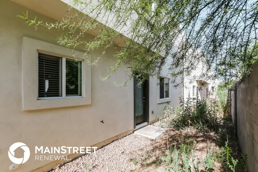 Building Photo - 2000 N 36th St