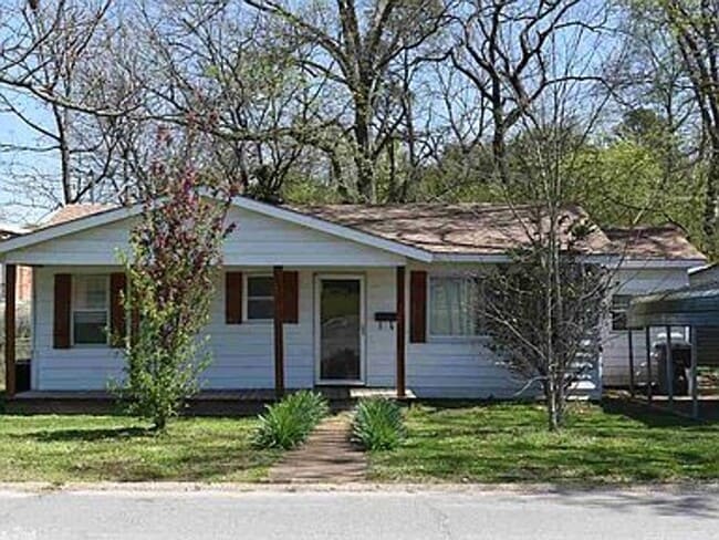 Building Photo - 610 N Fir St