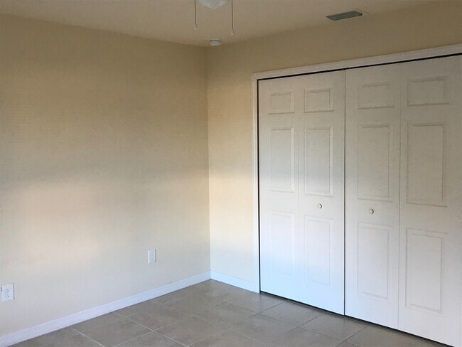 Building Photo - Ready for Move in!