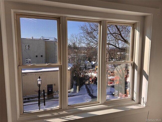 Building Photo - 175 Main St