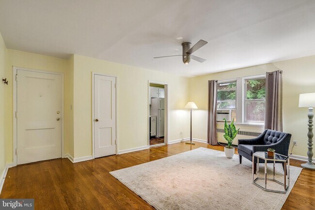 Building Photo - 4004 Beecher St NW