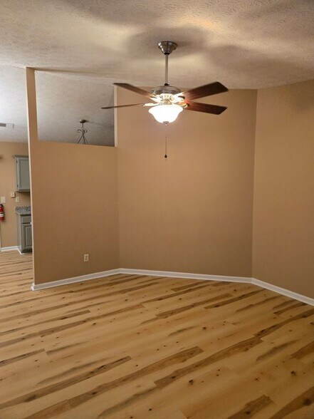 Building Photo - 6090 Emerald Pointe Cir