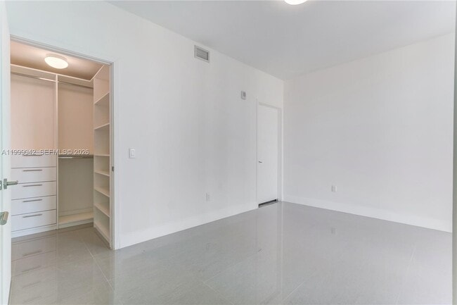 Building Photo - 2900 NE 7th Ave