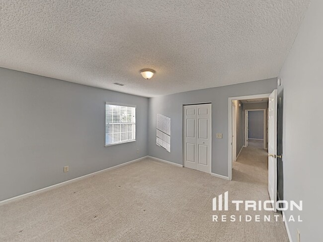 Building Photo - 210 Glen Rose Cir