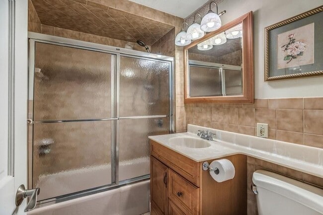 Building Photo - 38 Hood St