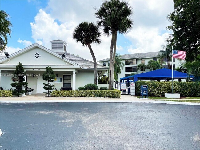 Building Photo - 1721 Whitehall Dr
