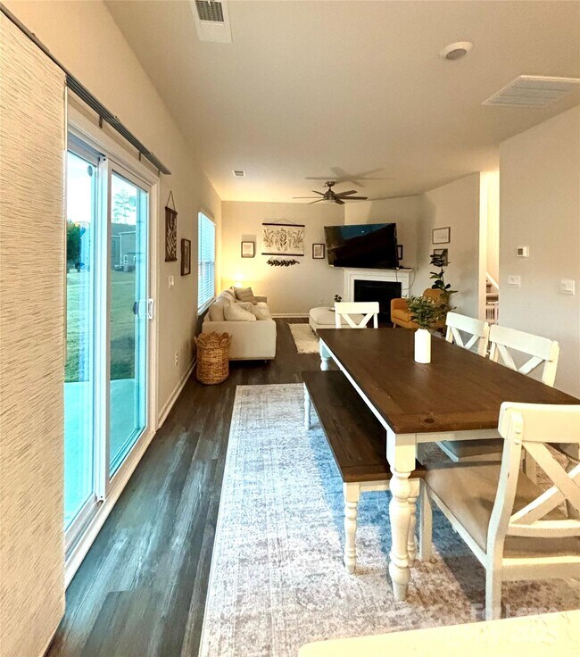 Building Photo - 3667 Mercer St