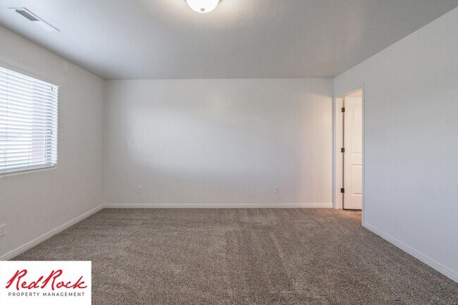 Building Photo - 2801 E 450 N