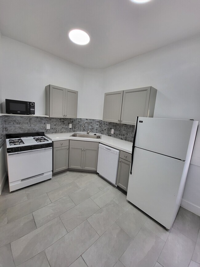 Building Photo - 1616 Ellwood Ave