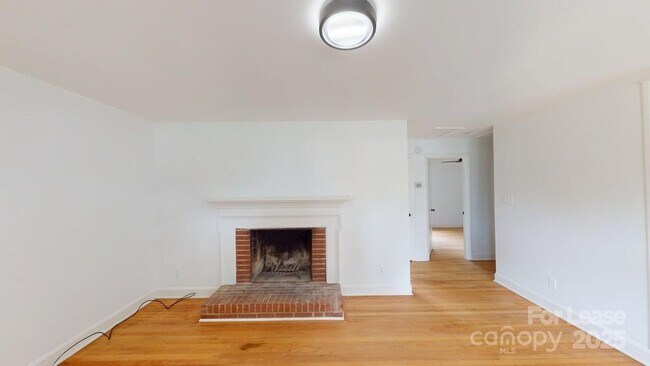 Building Photo - 1510 Woodhill Ln